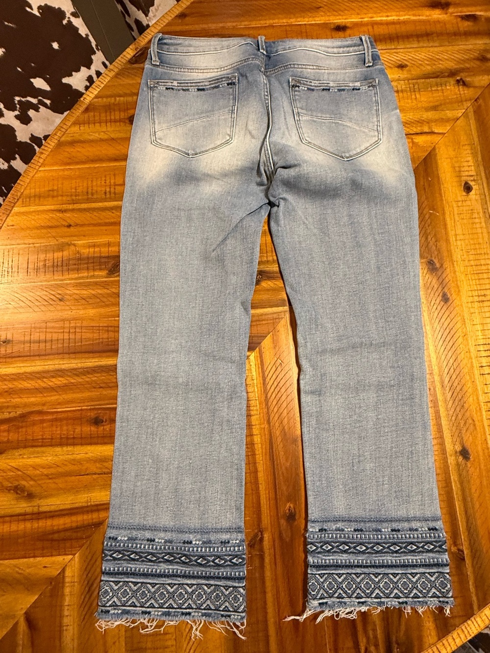 DRIFTWOOD Colette Embroidered Hem Denim Capri - Picture 2 of 8